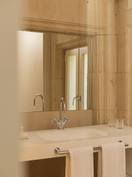 Bathroom of the Premium Junior Suite in the Hotel Mercer Barcelona