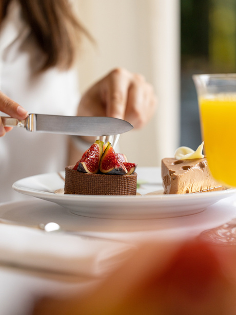 Person having breakfast at the Mercer Hotel Barcelona 